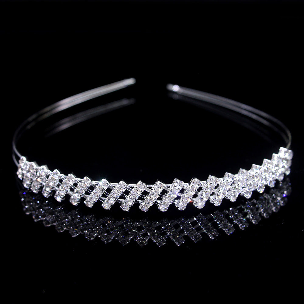 Wholesale Multi-layer pearl high-grade claw necklace exquisite rhinestone heart accessories